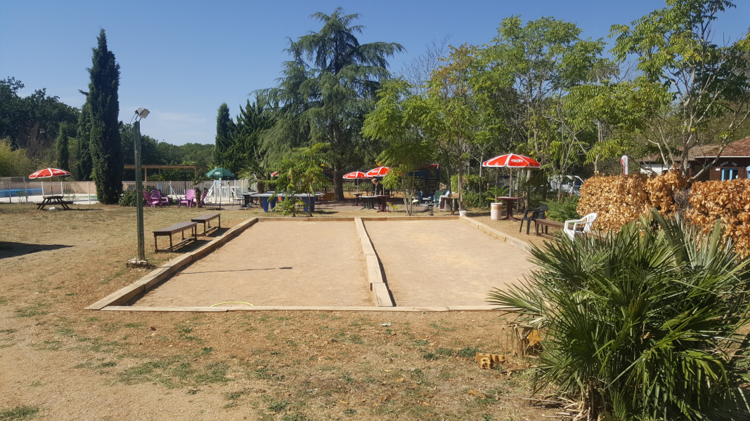 Terrain de pétanque, boulodrome