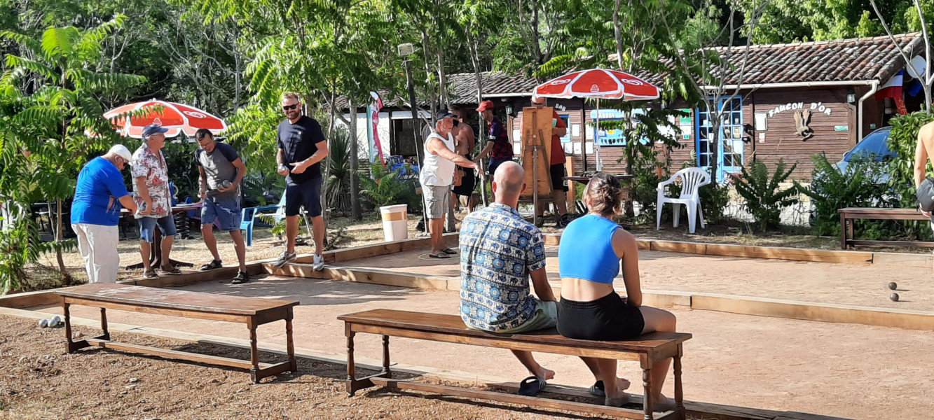 Terrain de pétanque, boulodrome