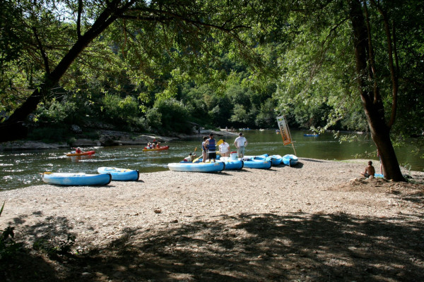 Canoë Kaeman aux alentours du camping du Faucon d'Or