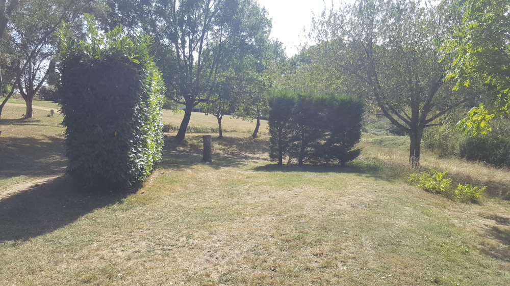 Tentes dans un camping sud-ouest France