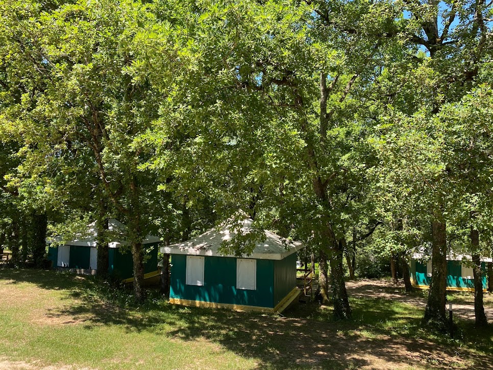 Bungalows en toile, vue extérieure